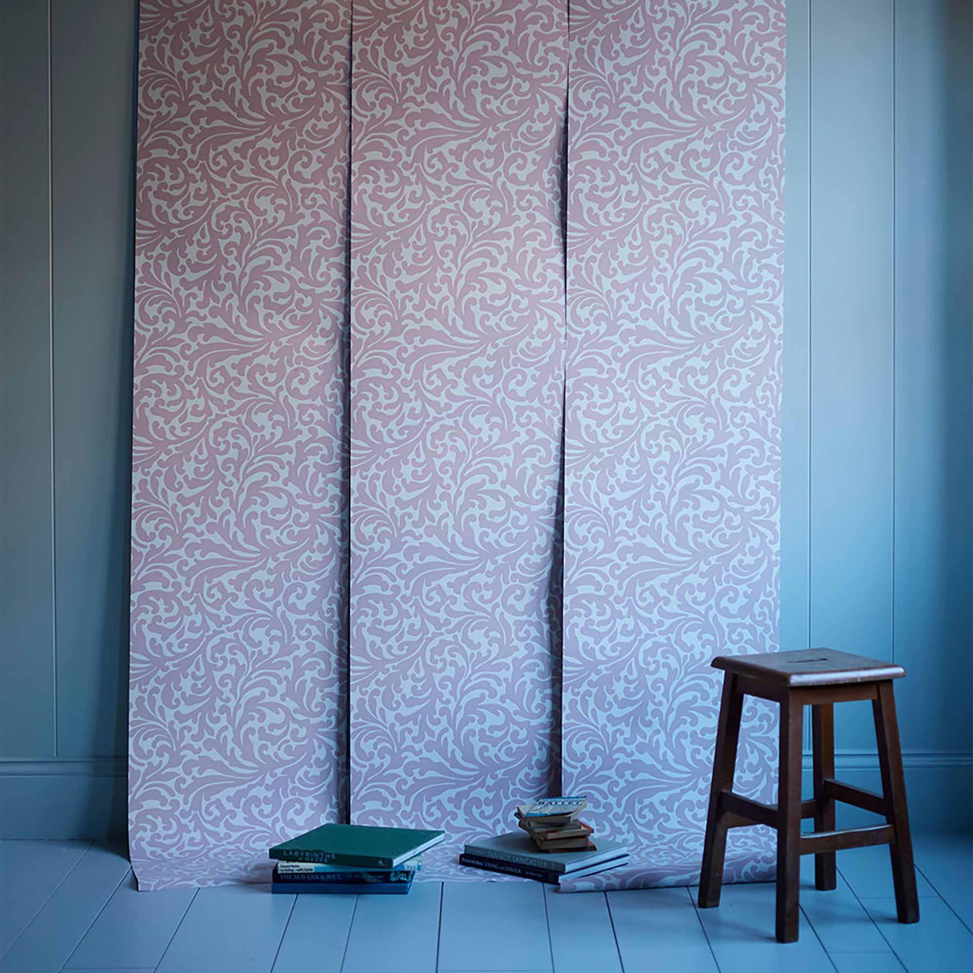 Filigree Wallpaper in Rose Pink